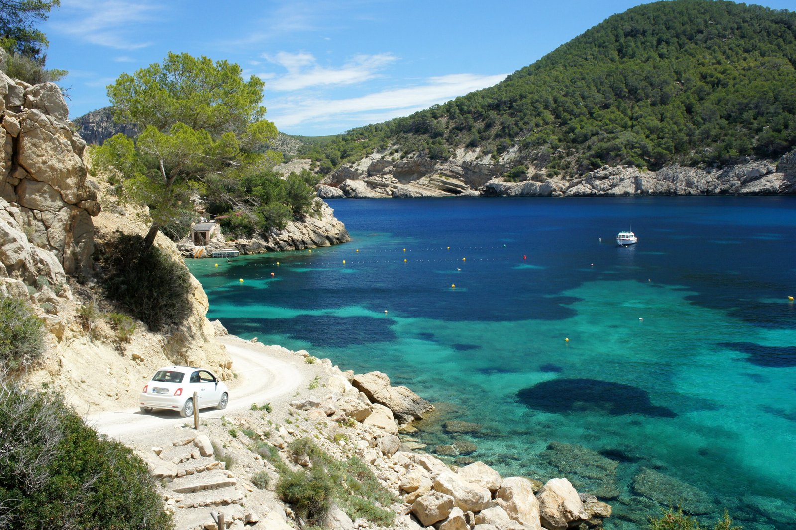 Turismo de pesca en Ibiza con un coche de alquiler