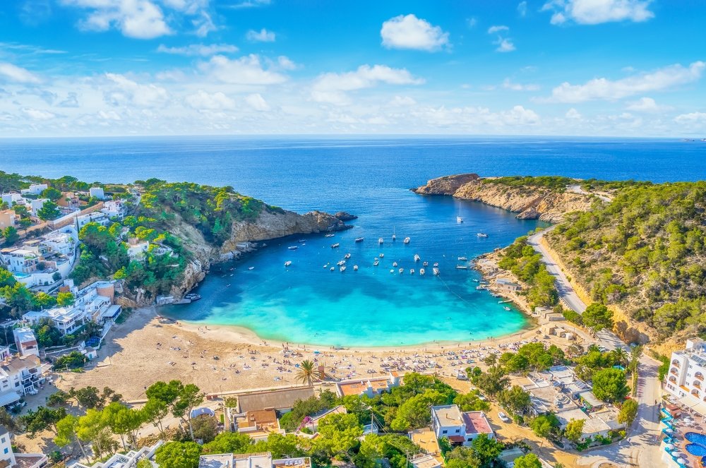 5 playas que debes visitar en Ibiza