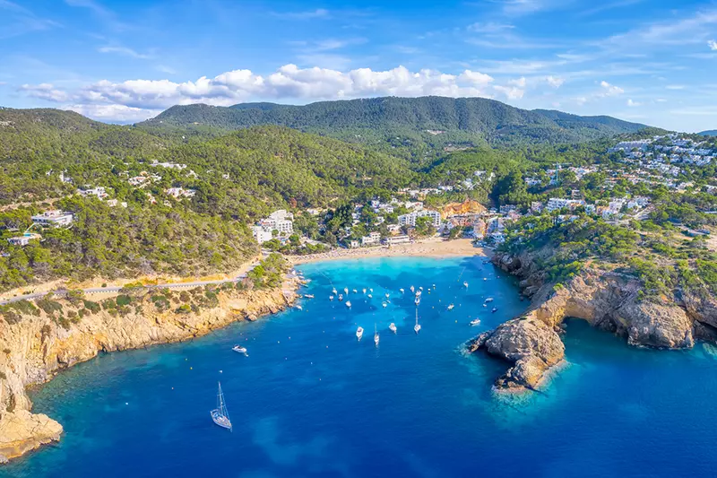Playas con aparcamiento en Ibiza