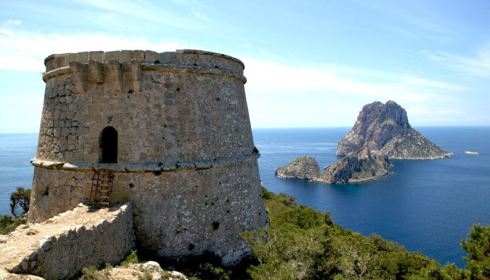 ¿Cómo llegar a la Torre del Pirata en Ibiza?