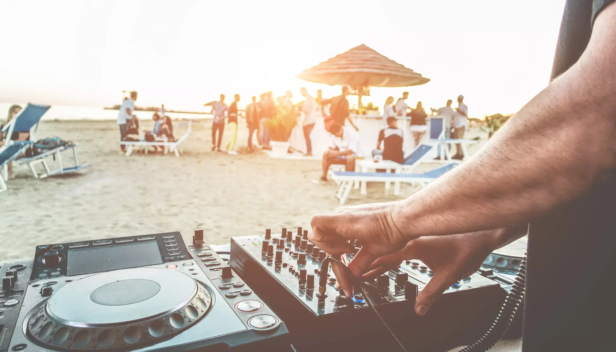 ¿Dónde se encuentran las principales zonas de ocio de Ibiza?
