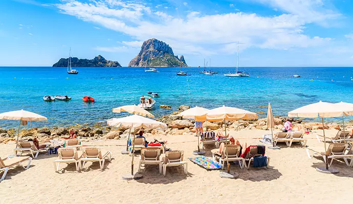 Descubre la espectacular Cala d’Hort en Ibiza