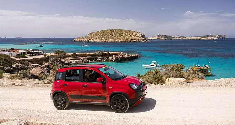 Playas fáciles de aparcar en Ibiza y playas complicadas